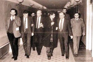 In fotografie: de la stanga - Mihai Bujor Sion, Petre Roman,Mihai Montanu, Petre Roman Cazimir Ionescu,Ion Iliescu, Dumitru Iliescu