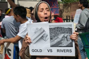 picket-opposes-conga-gold-mine-in-peru