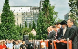 Premierul Ponta şi Mitropolitul Teofan, talonaţi de milionarul Iulian Dascălu şi primarul Gheorghe Nichita, la inaugurarea Palasului 