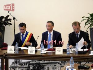 foto1-Mihai-Chirica-a-depus-juramantul-de-investire-in-functia-de-primar